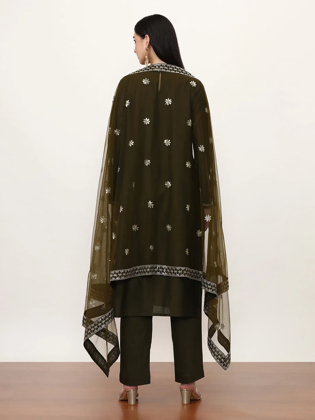 Embroidered Silk Blend Ethnic Motifs Kurta Sets With Net Dupatta