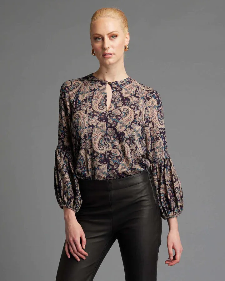 FATE BECKER NIGHTFEVER BOHO VOLUMINOUS SLEEVE TOP NAVY PAISLEY