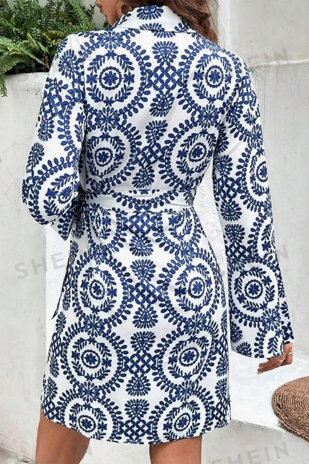 Floral Print Wrap Dress with Knot Waist and V Neck