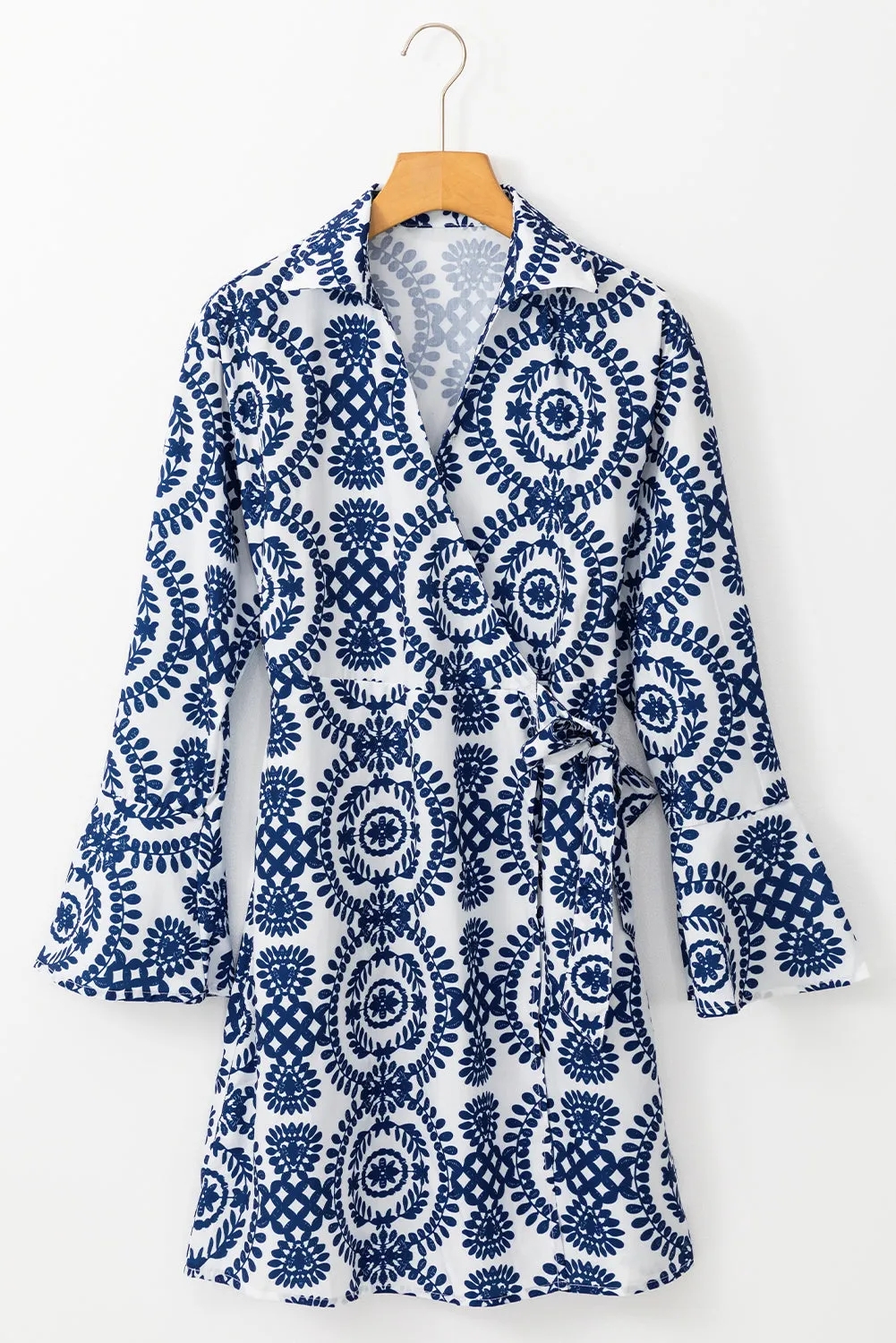 Floral Print Wrap Dress with Knot Waist and V Neck