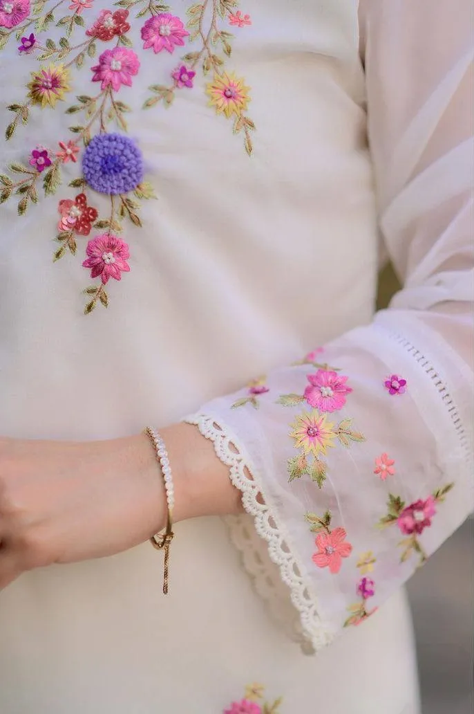 FRILLFIT : White Floral Embroidered Anarkali Suit Set with Net Dupatta