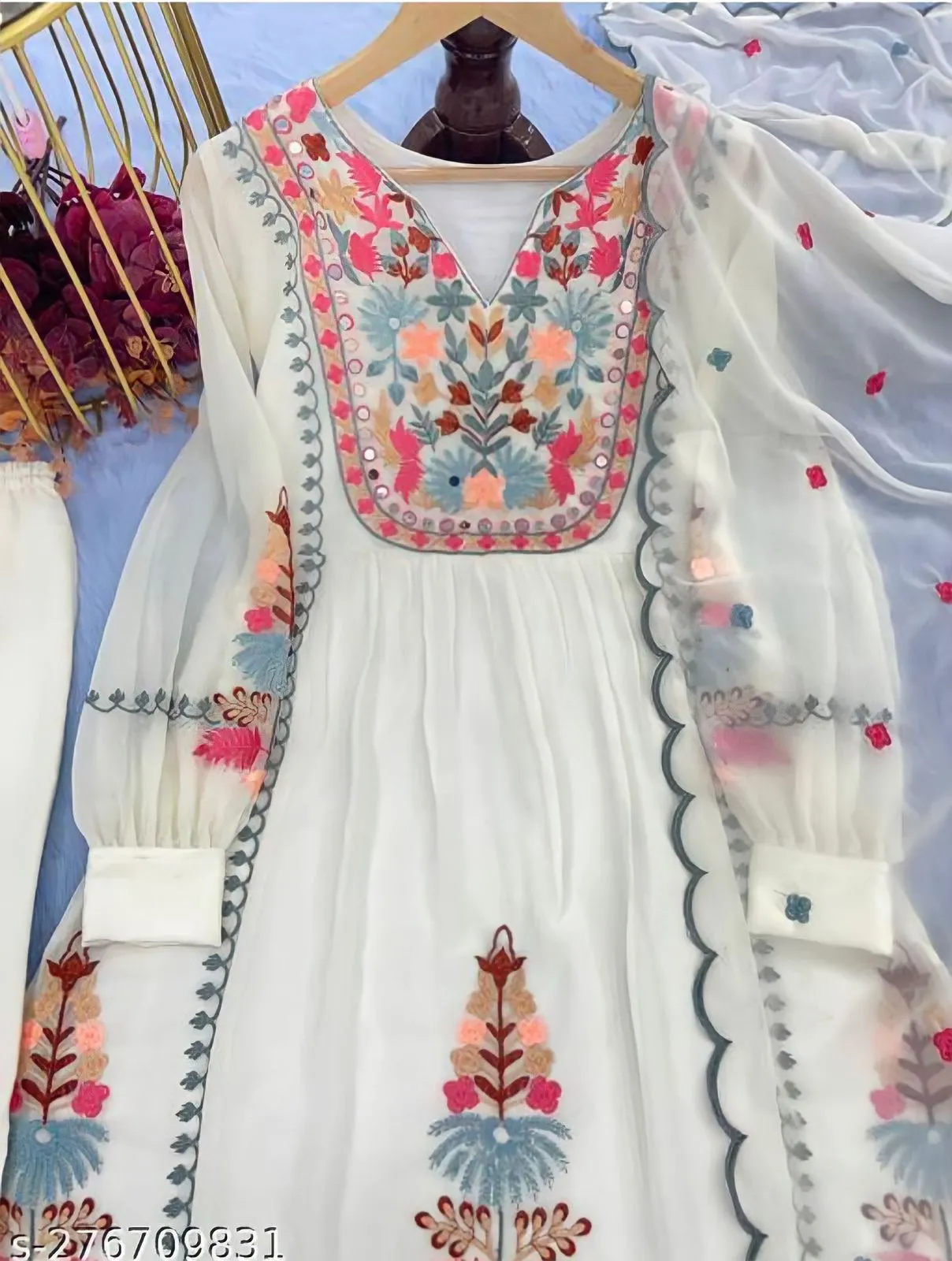 FRILLFIT : White Floral Embroidered Kurta Set for Women