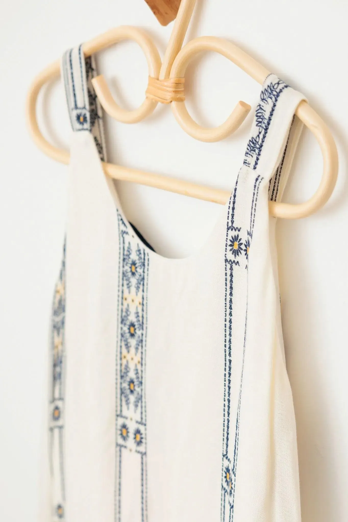 Girls Ethnic Sleeveless Embroidery Back Tie Dress
