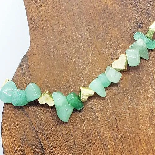 Handmade Green Aventurine Chip Bracelet with Gold Heart Spacer – Stretch Bracelet, 7"