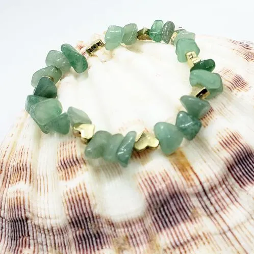 Handmade Green Aventurine Chip Bracelet with Gold Heart Spacer – Stretch Bracelet, 7"