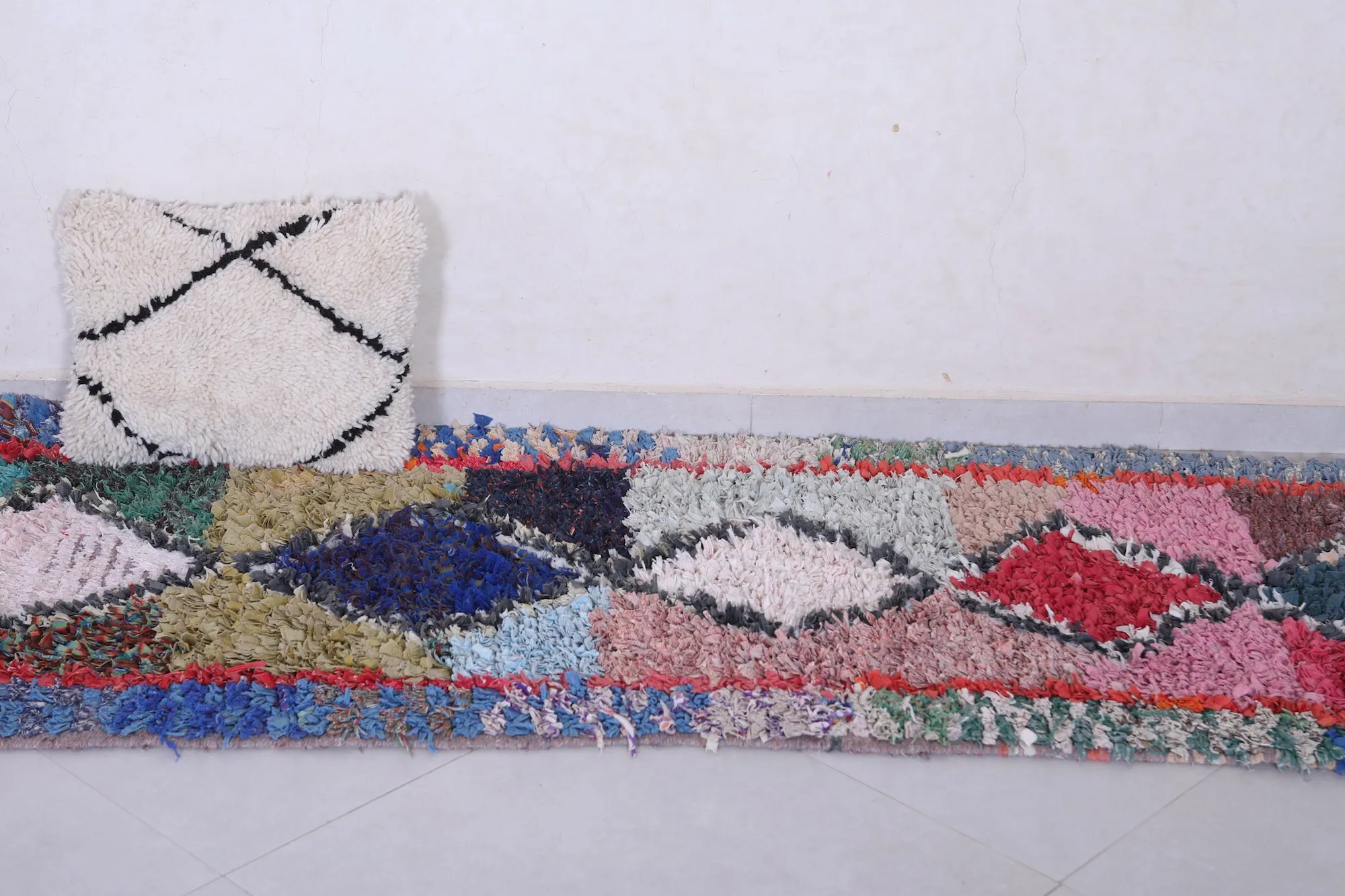 Handmade Moroccan Rug – Bohemian Style 2.7 x 7 ft