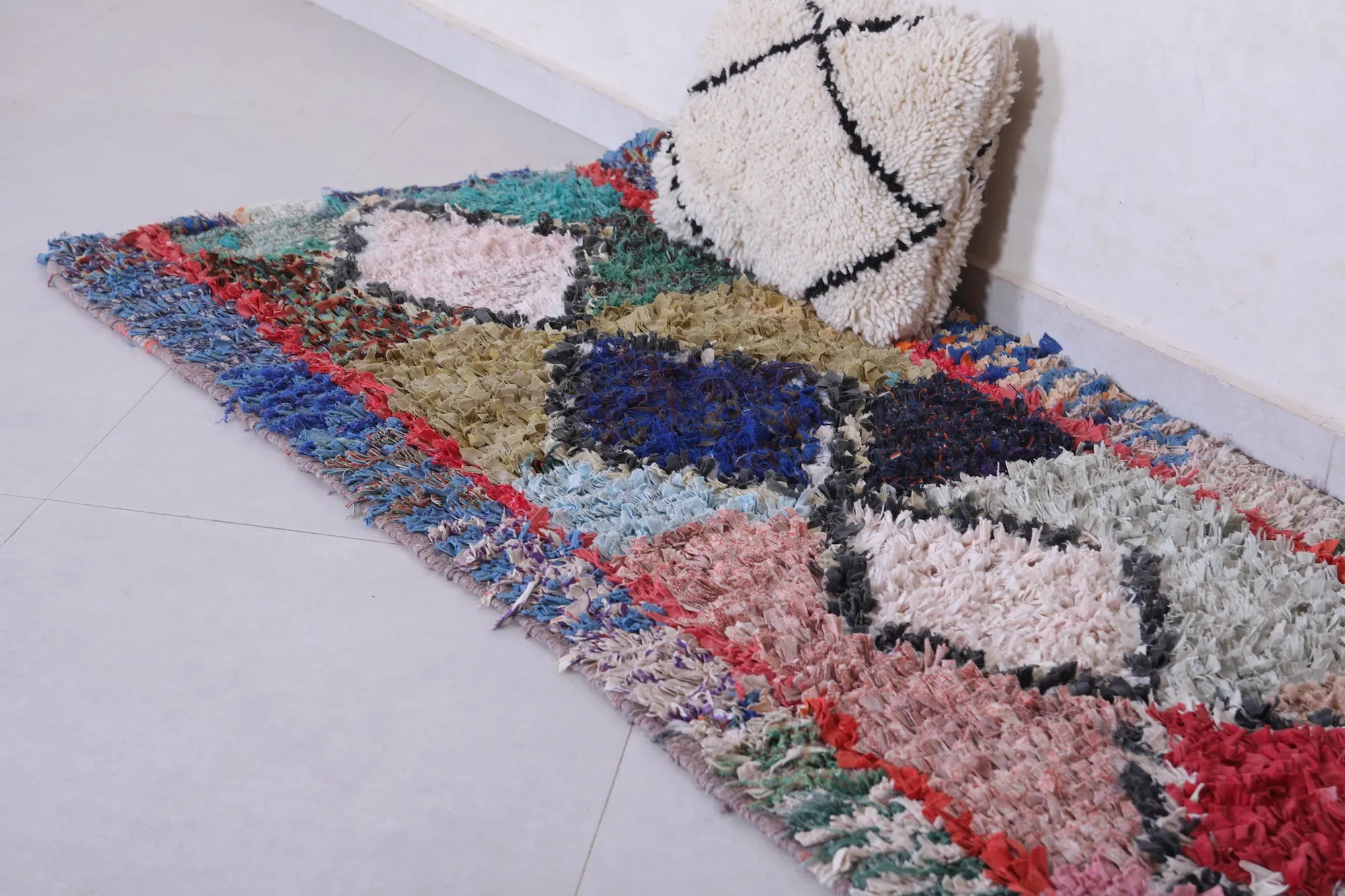 Handmade Moroccan Rug – Bohemian Style 2.7 x 7 ft