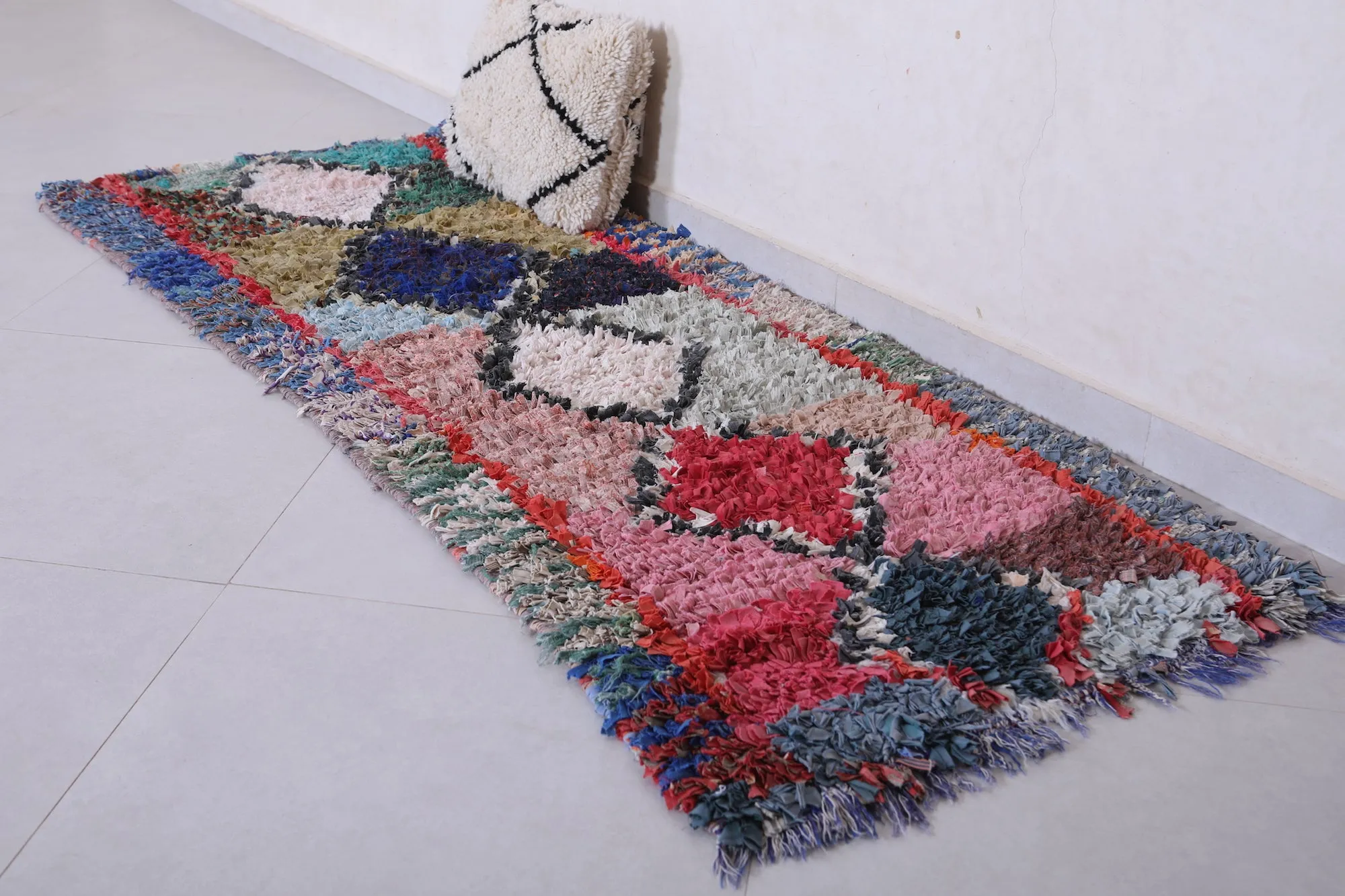 Handmade Moroccan Rug – Bohemian Style 2.7 x 7 ft