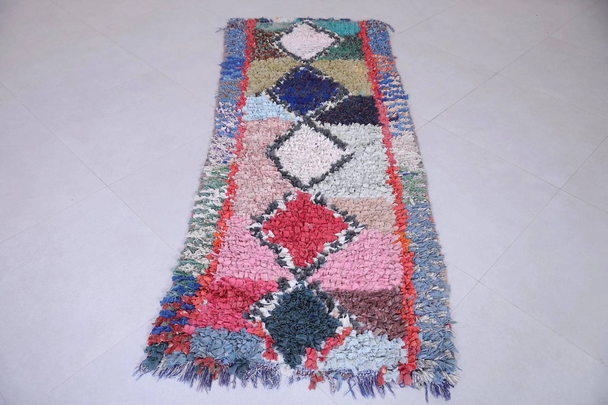 Handmade Moroccan Rug – Bohemian Style 2.7 x 7 ft