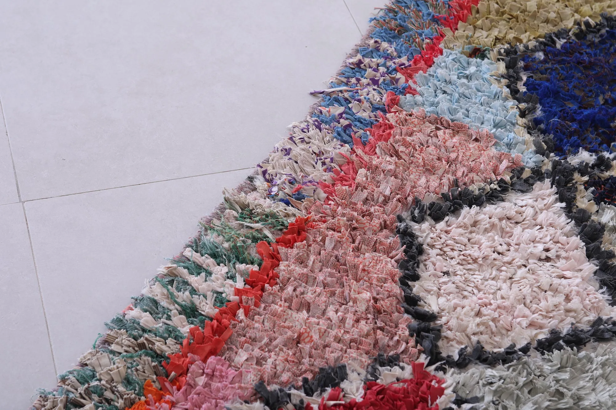 Handmade Moroccan Rug – Bohemian Style 2.7 x 7 ft