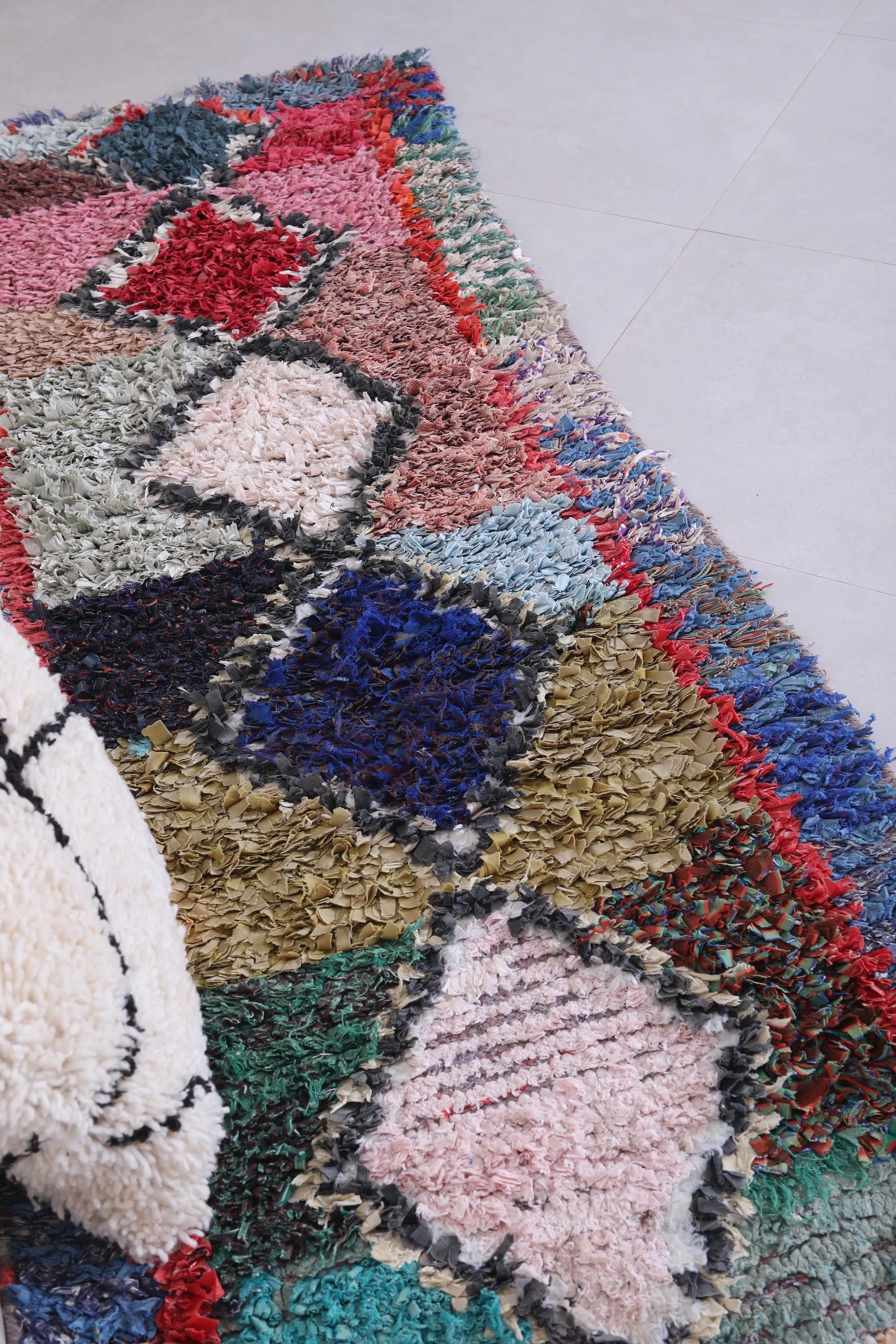 Handmade Moroccan Rug – Bohemian Style 2.7 x 7 ft