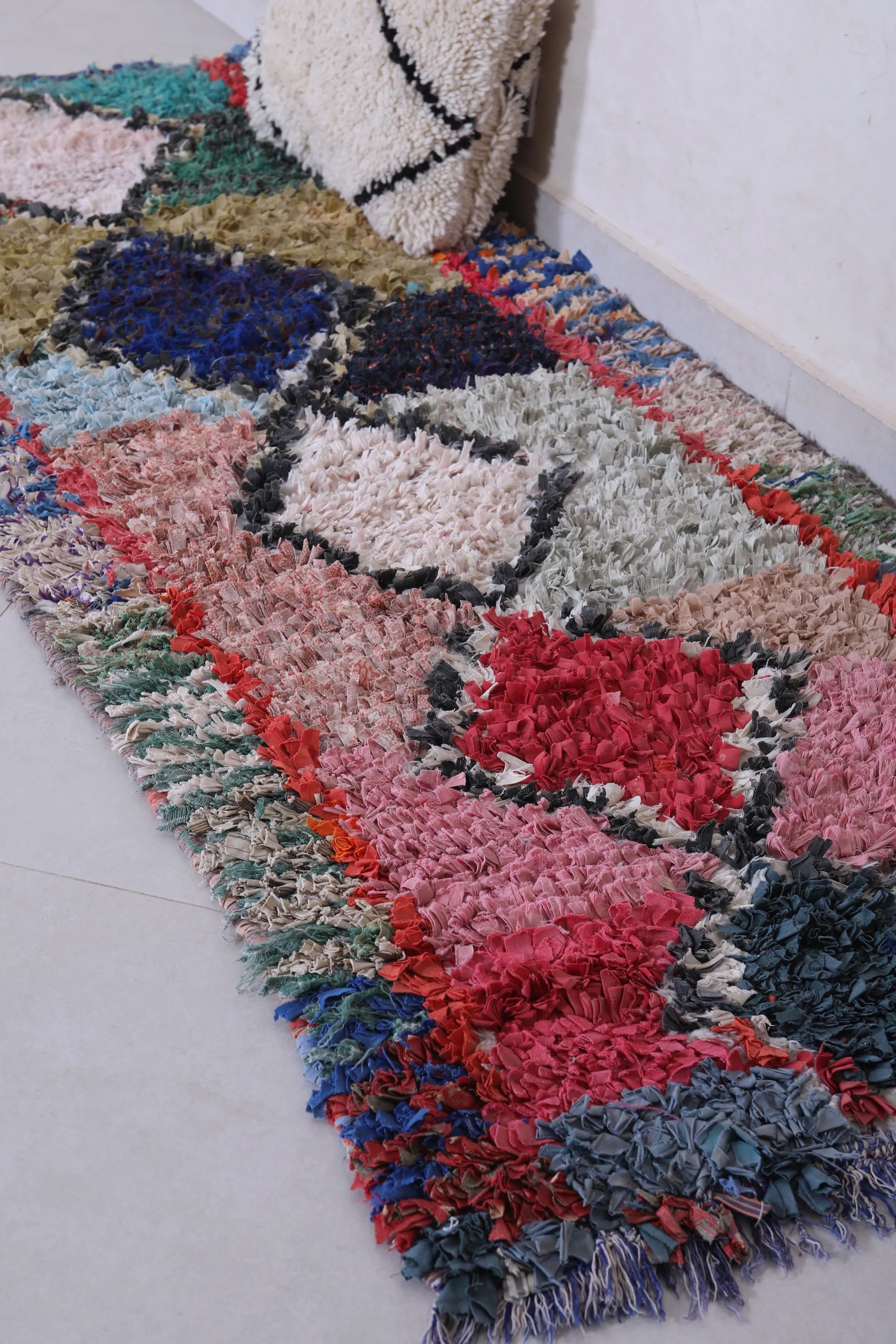 Handmade Moroccan Rug – Bohemian Style 2.7 x 7 ft
