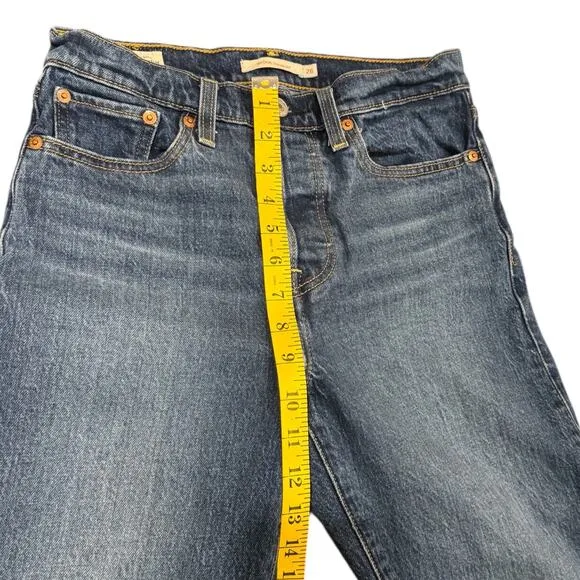 Levi’s Premium High Rise Wedgie Straight Button Fly NWOT Size 26 Jeans
