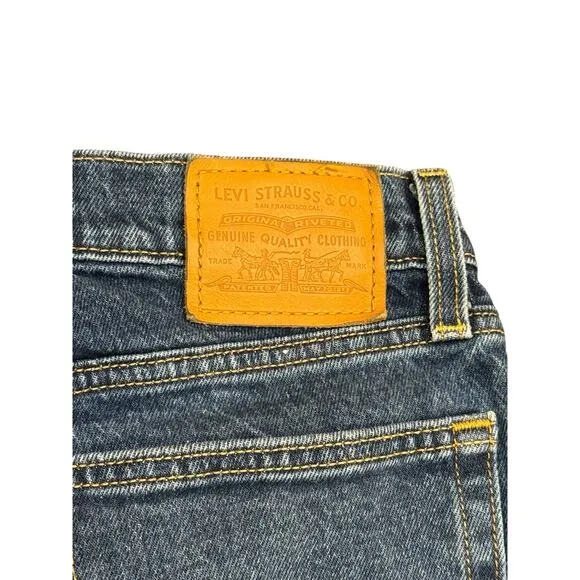 Levi’s Premium High Rise Wedgie Straight Button Fly NWOT Size 26 Jeans