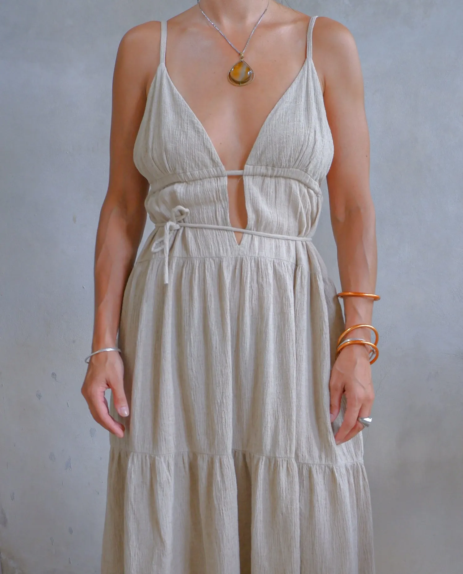 Robe Farah  - L'Élégance en Simplicité