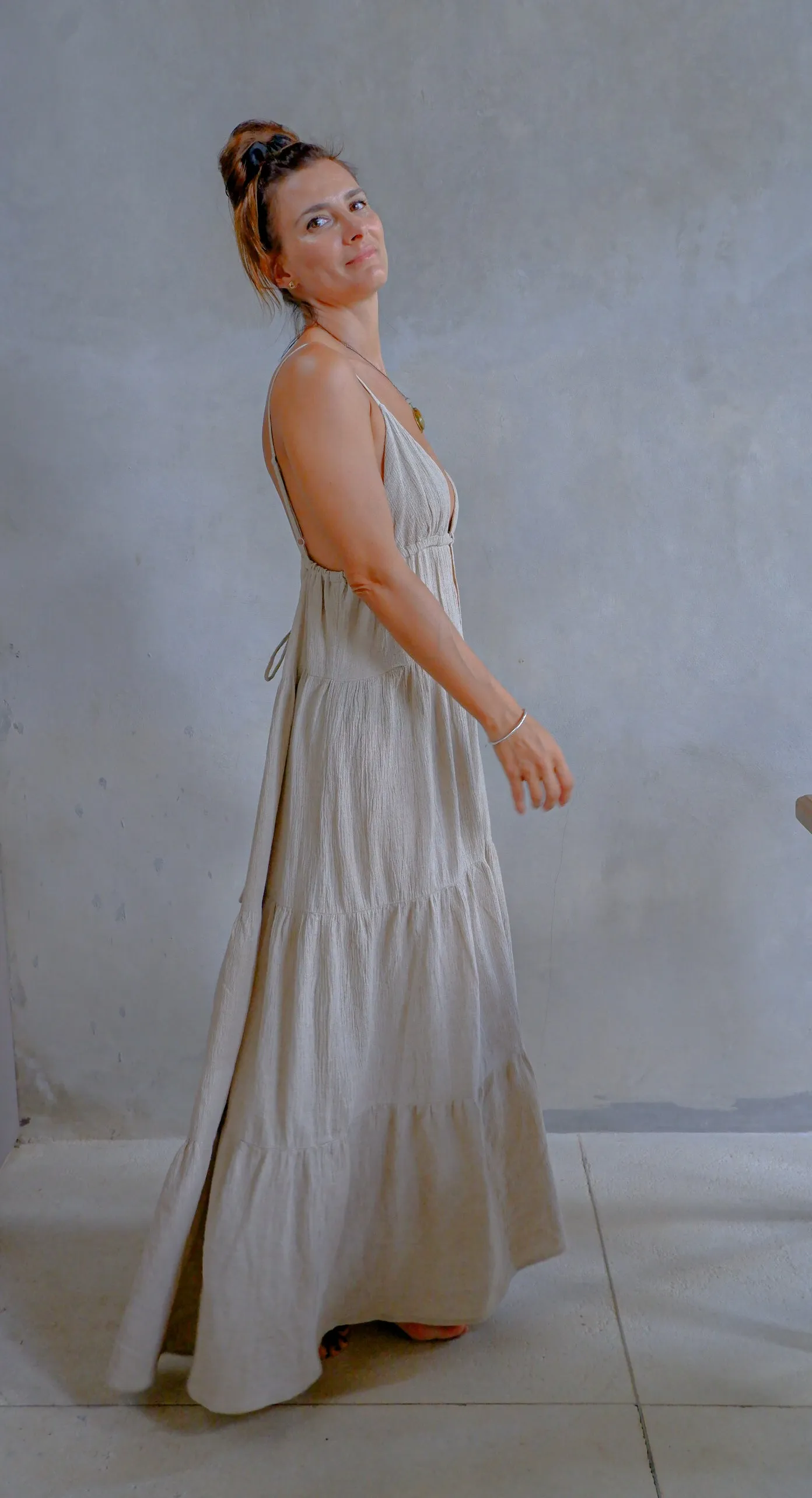 Robe Farah  - L'Élégance en Simplicité