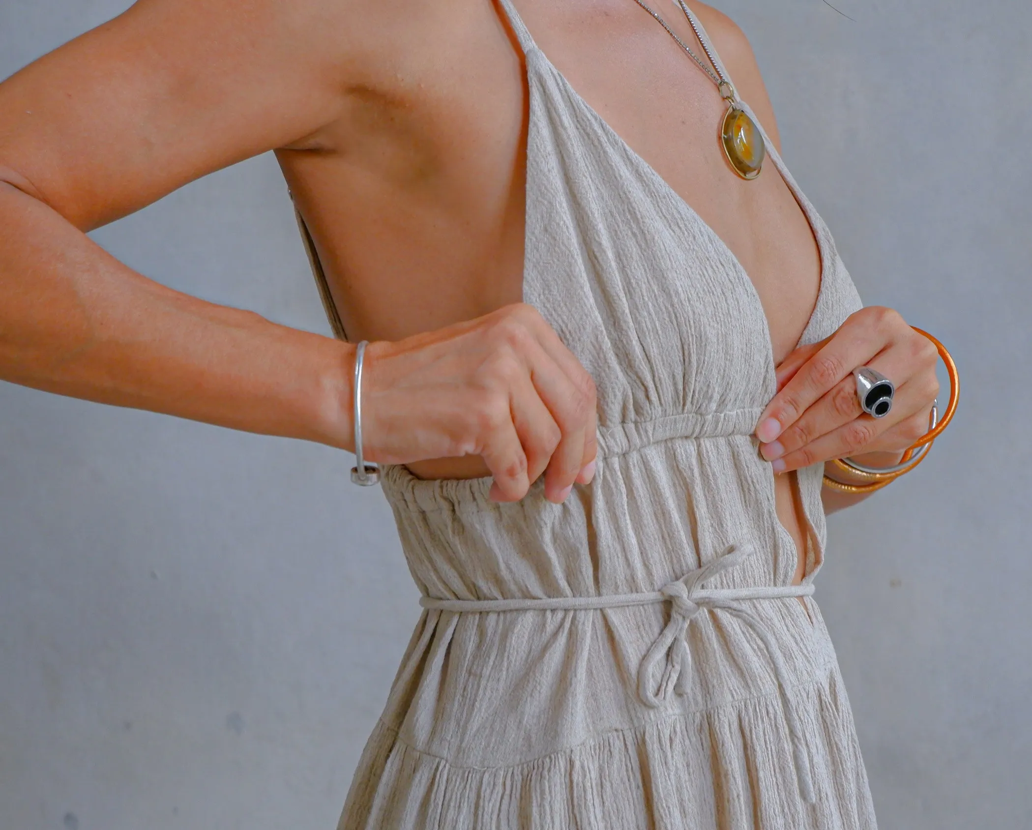 Robe Farah  - L'Élégance en Simplicité
