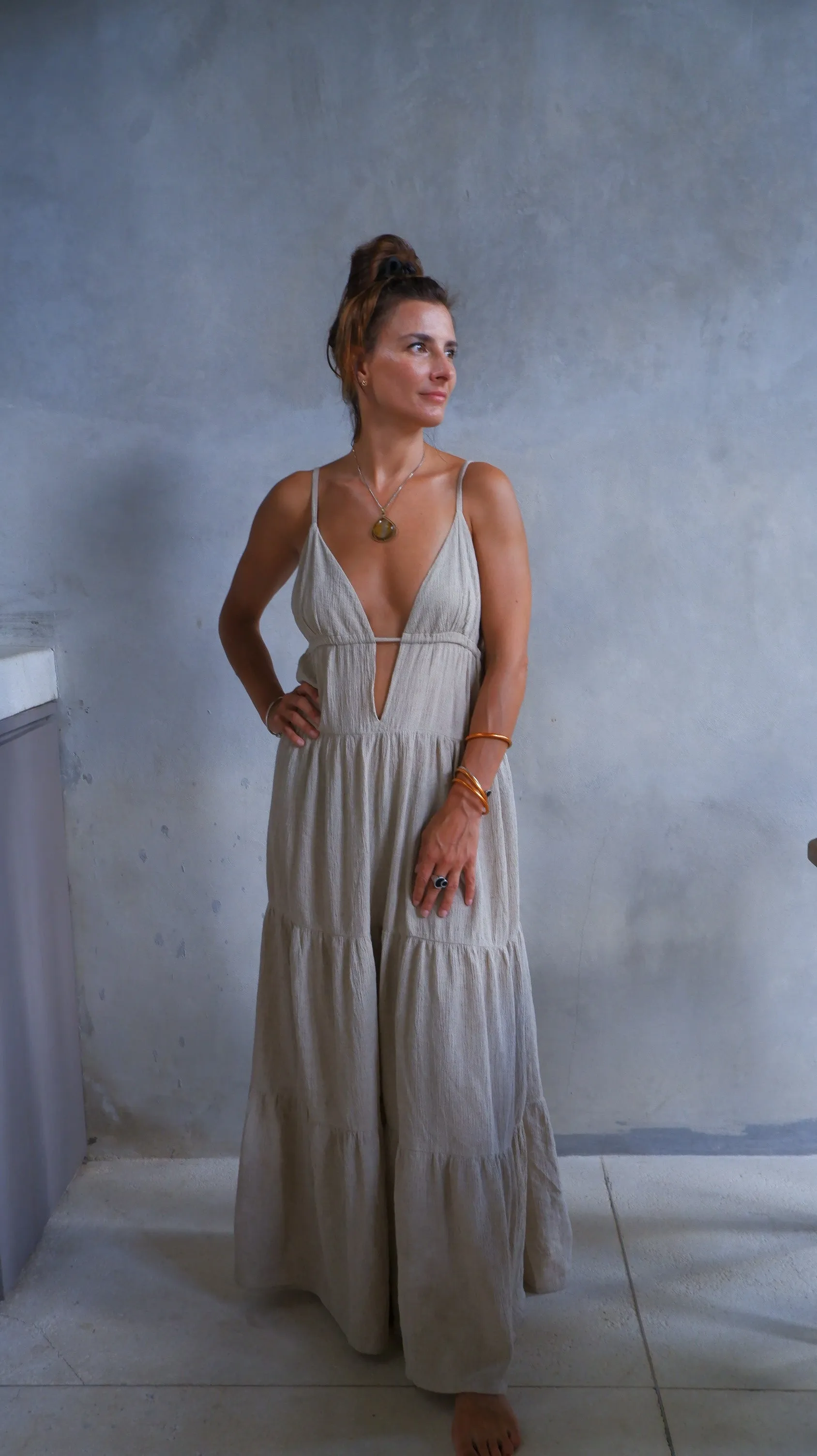 Robe Farah  - L'Élégance en Simplicité