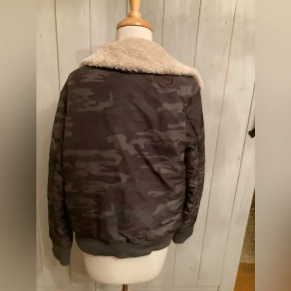 Sanctuary camo bomber Jacket You Are The Perfect Bomber Sherpa Collar SM 189$