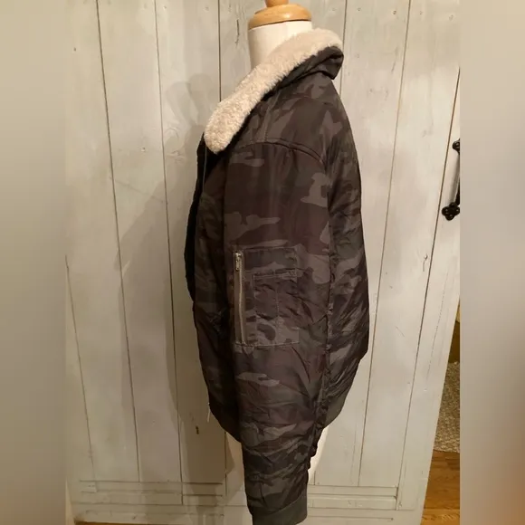Sanctuary camo bomber Jacket You Are The Perfect Bomber Sherpa Collar SM 189$