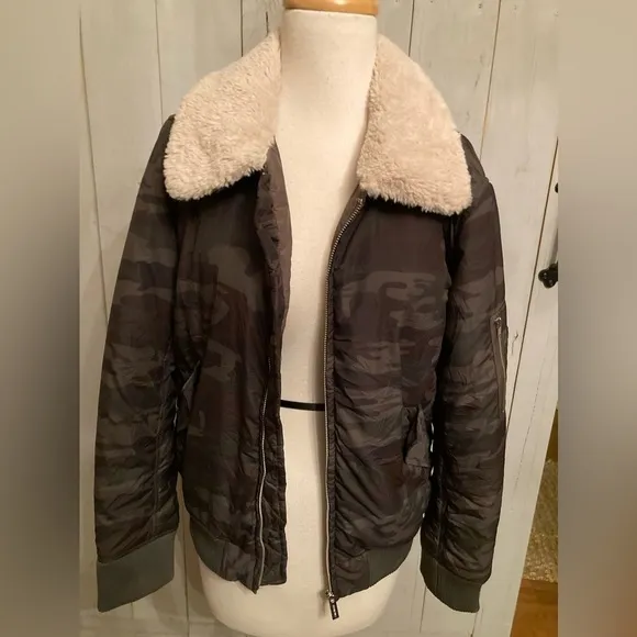 Sanctuary camo bomber Jacket You Are The Perfect Bomber Sherpa Collar SM 189$