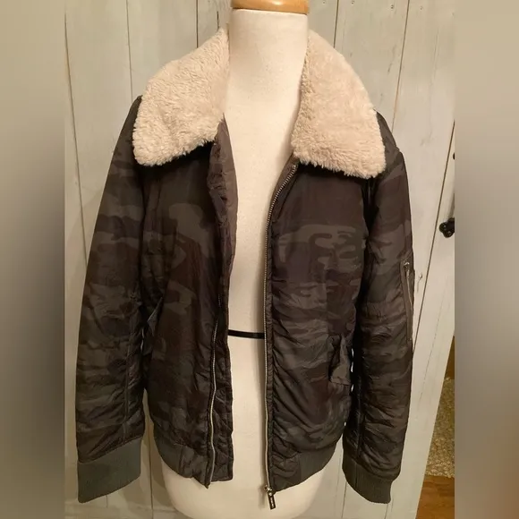 Sanctuary camo bomber Jacket You Are The Perfect Bomber Sherpa Collar SM 189$