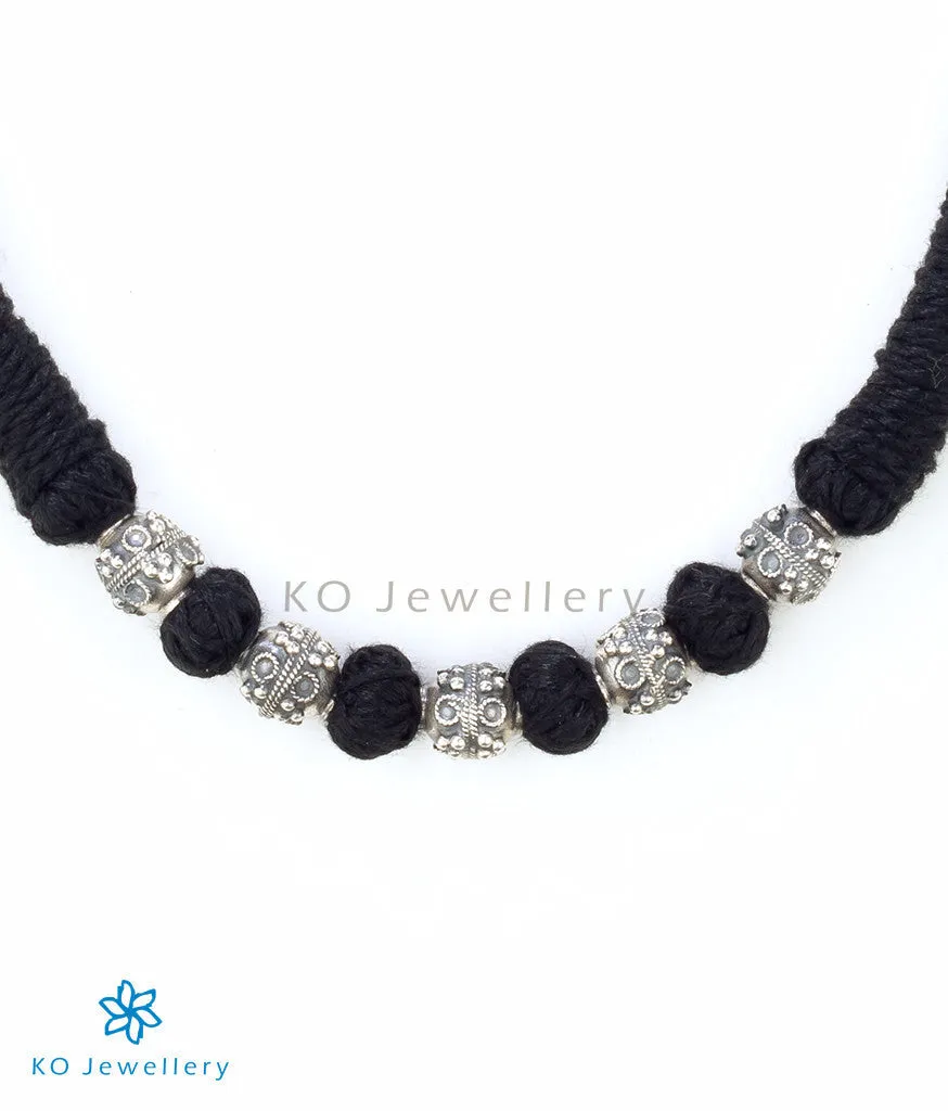 The Preshti Silver Thread Necklace (Black)