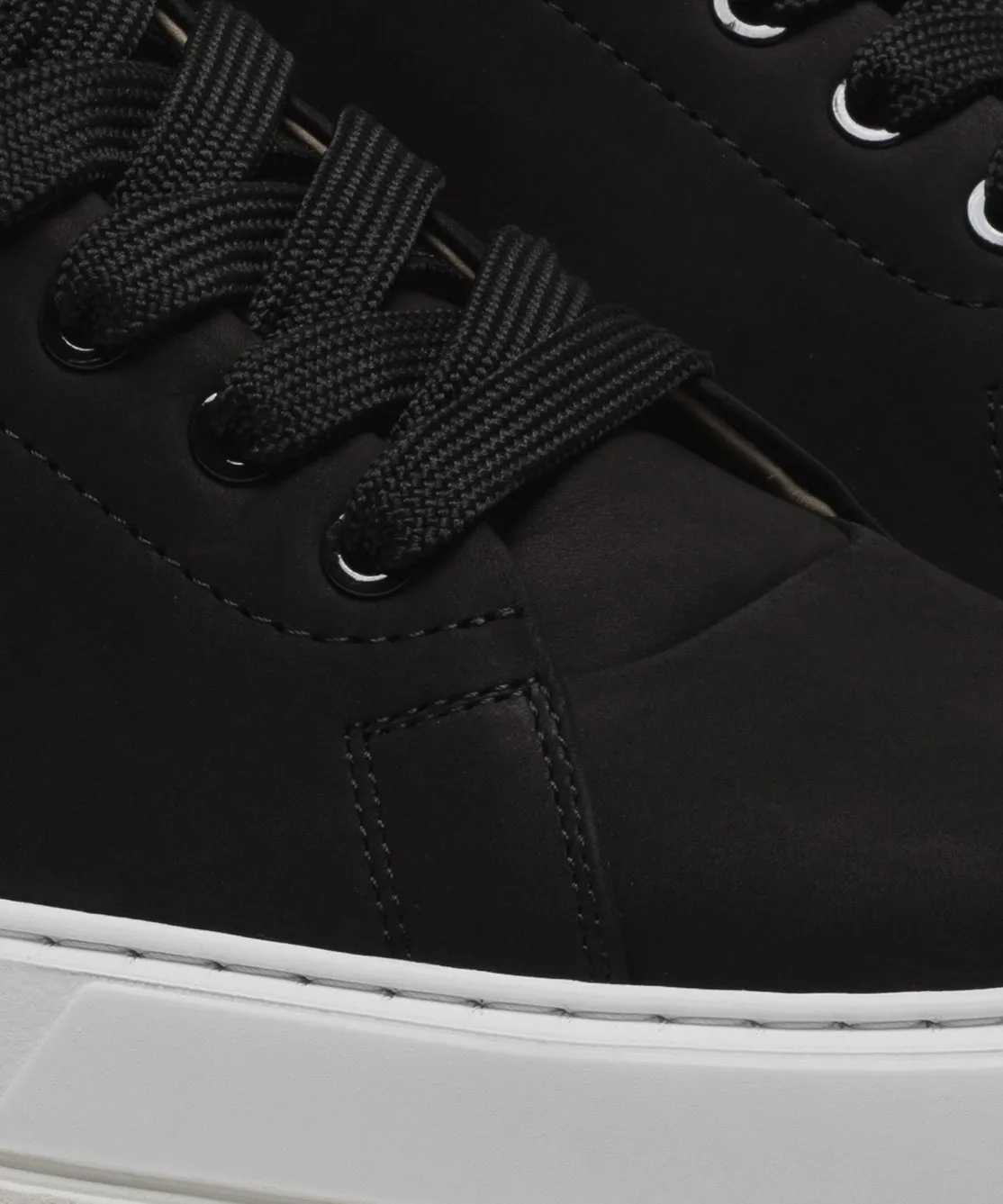 The Tennis Top Black Nubuck