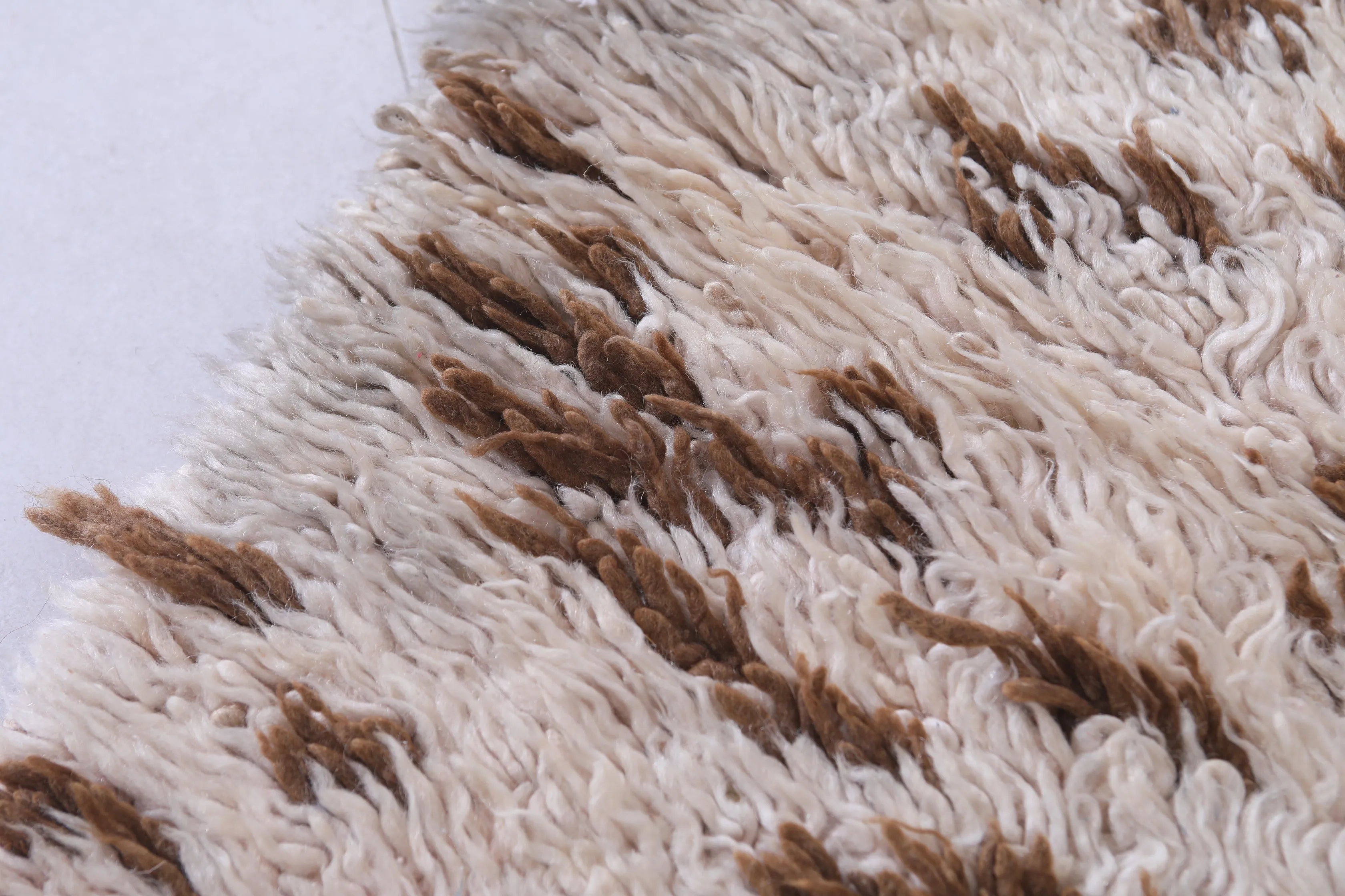 Vintage Handmade Berber Rug – Subtle Tribal Design 2.7 x 6 ft