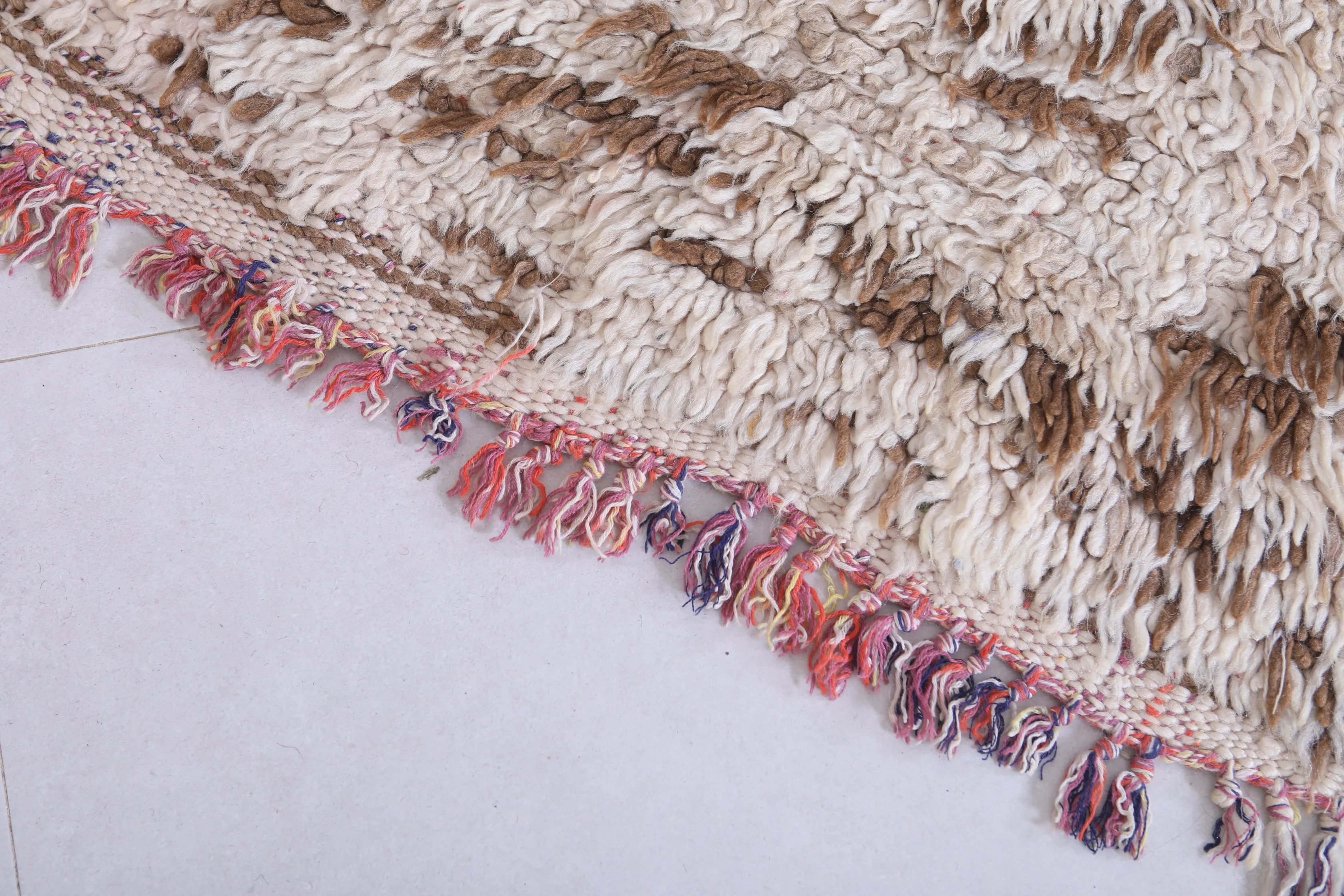 Vintage Handmade Berber Rug – Subtle Tribal Design 2.7 x 6 ft