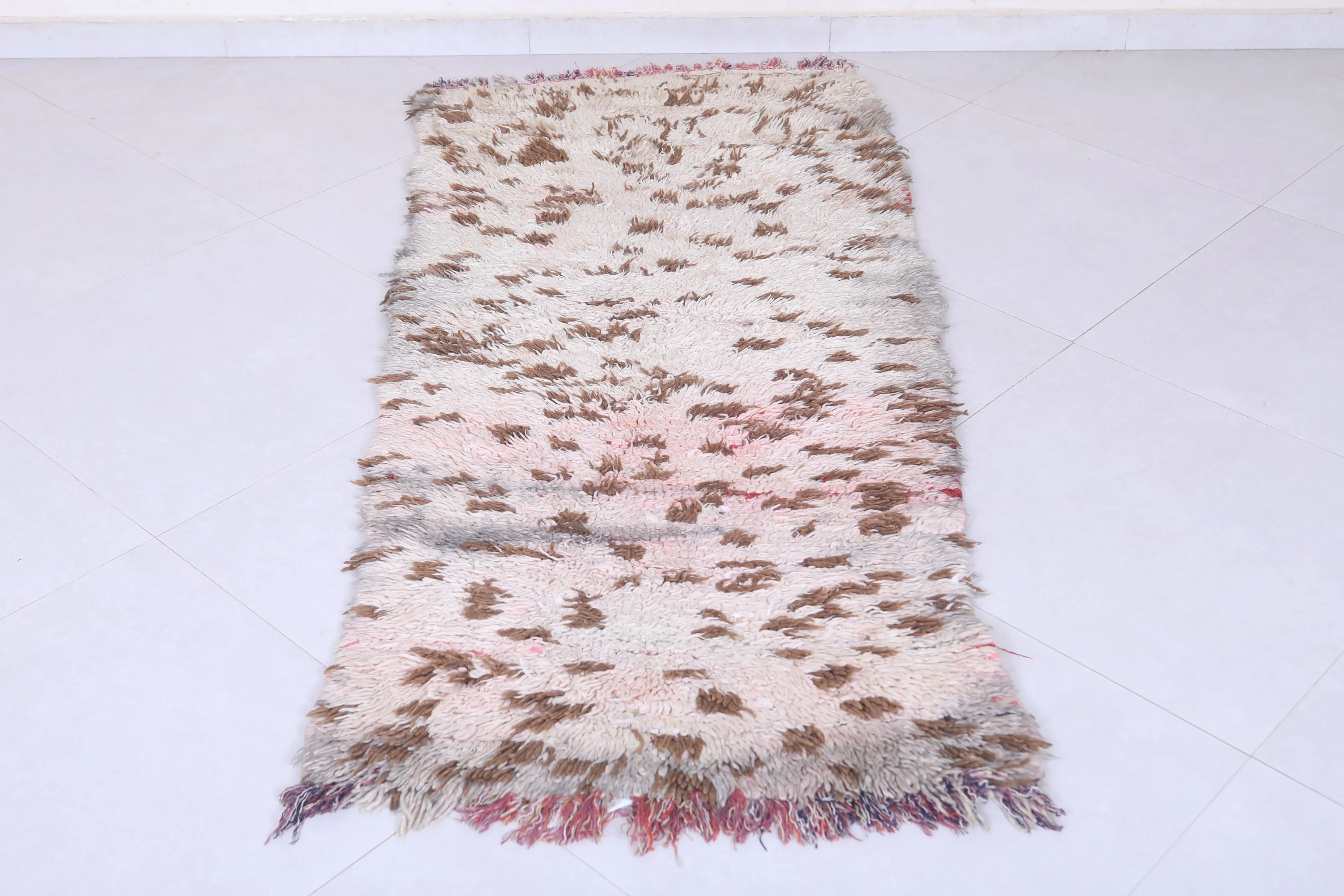 Vintage Handmade Berber Rug – Subtle Tribal Design 2.7 x 6 ft