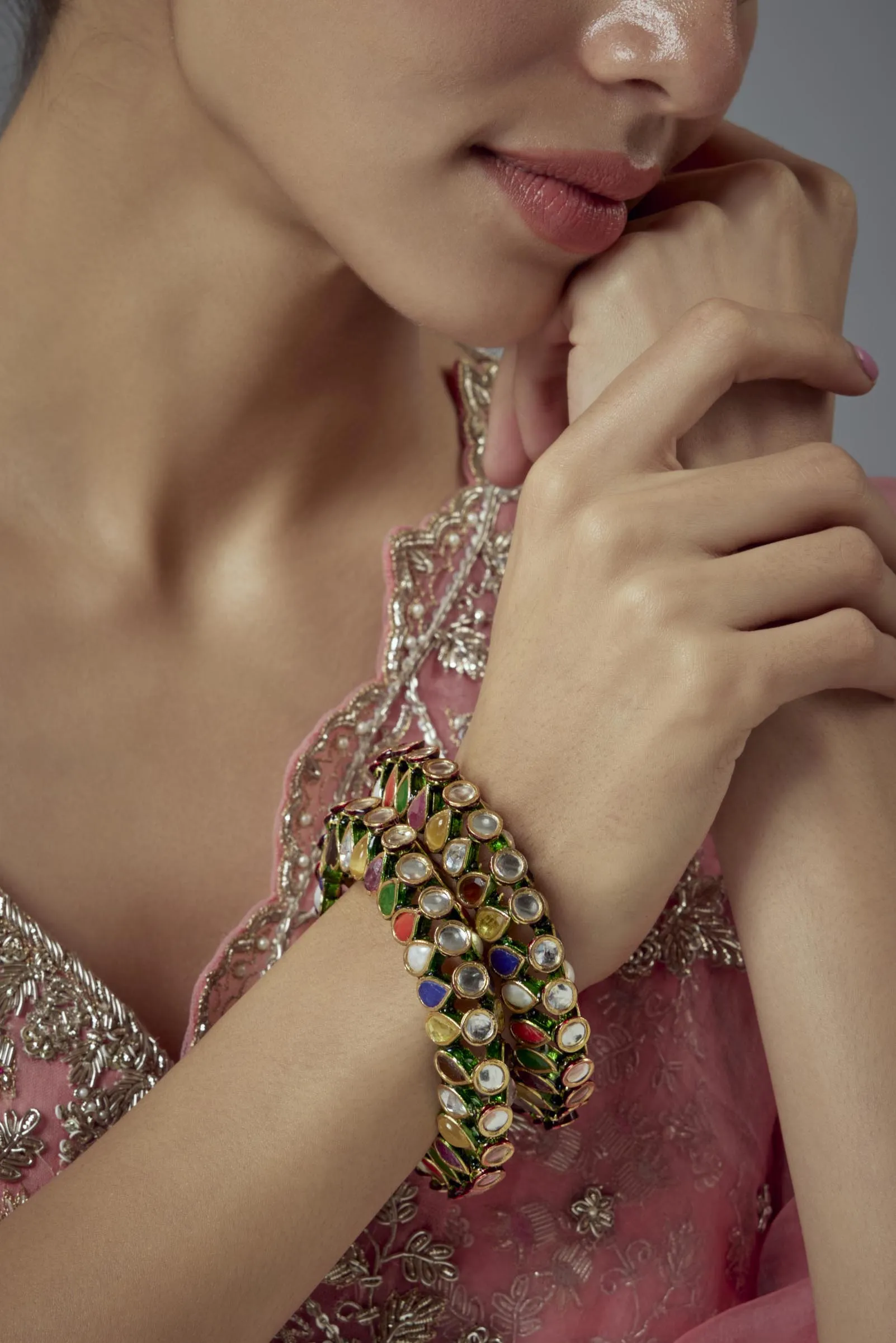 vivinia BY VIDHI MEHRA Saadgi Gold Plated Multi Kundan, Polki Womens Pair of bangles (2.4,2.6)